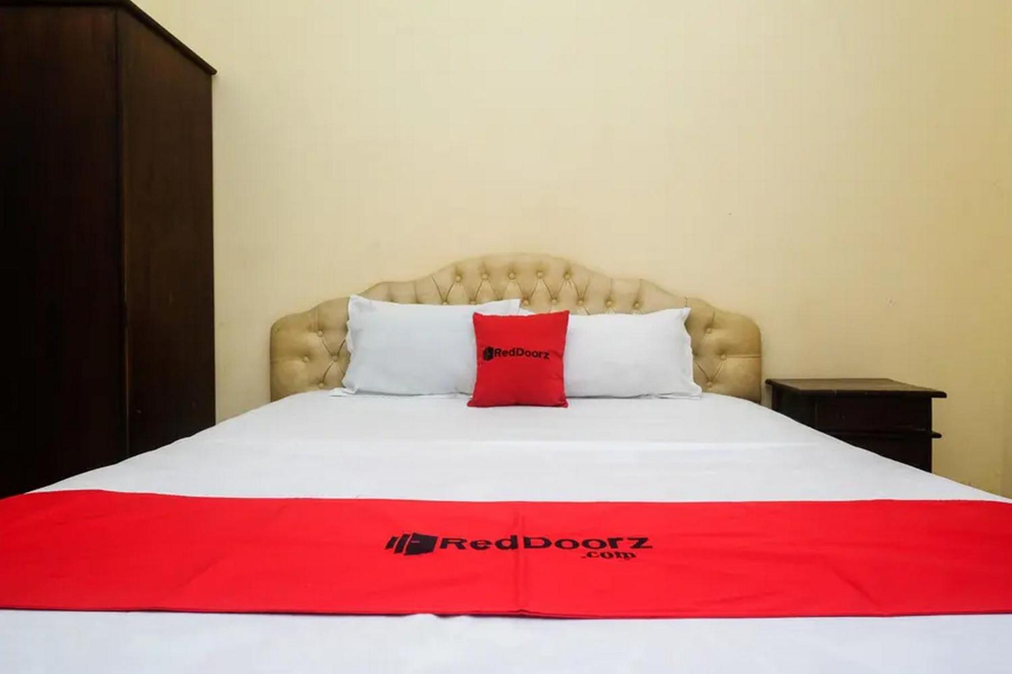 Reddoorz Plus @ Laweyan Hotel Surakarta  Exterior photo